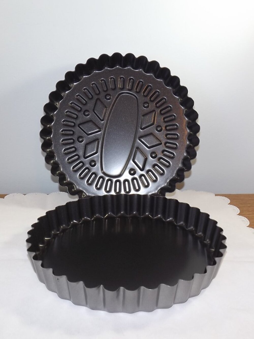 Nordic Ware Silver Cookie-Shaped Cake Pan Set - Picture 3 of 11